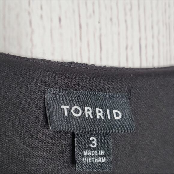 Torrid Black Geometric Lace with Handkerchief Hem Skater Dress, size 3 - Picture 3 of 6